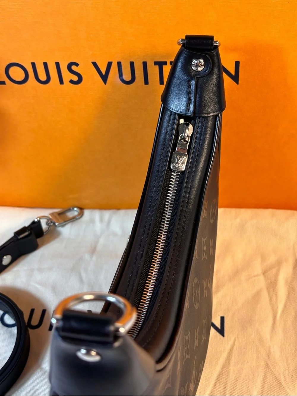Louis Vuitton excellent chain